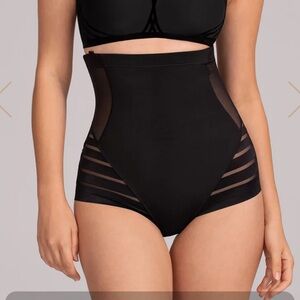 NWT Honeylove Queen brief compression